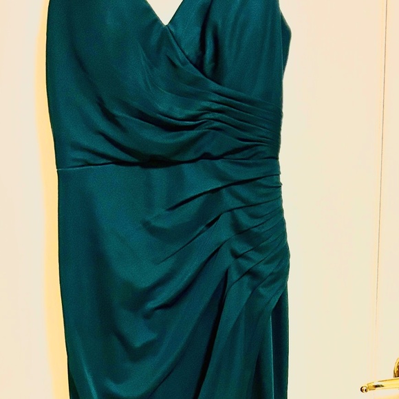 LIKE NEW! Women's Azazie Emerald Green Full Length Dress - 0 - Picture 4 of 10